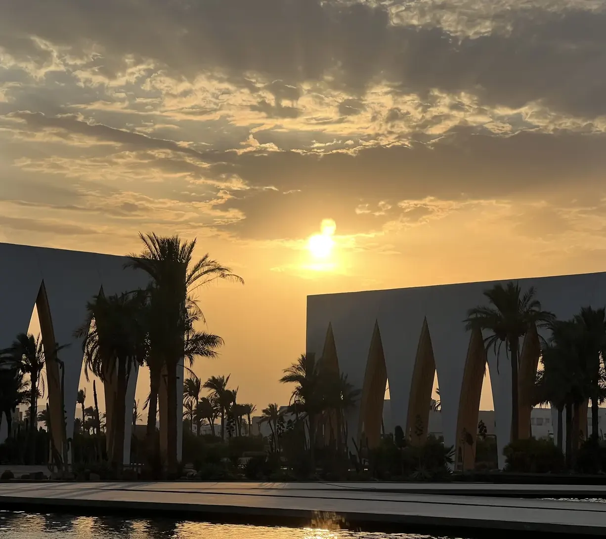 El Gouna při západu slunce — ubytování vyřešené, teď rezervuj kite kurz