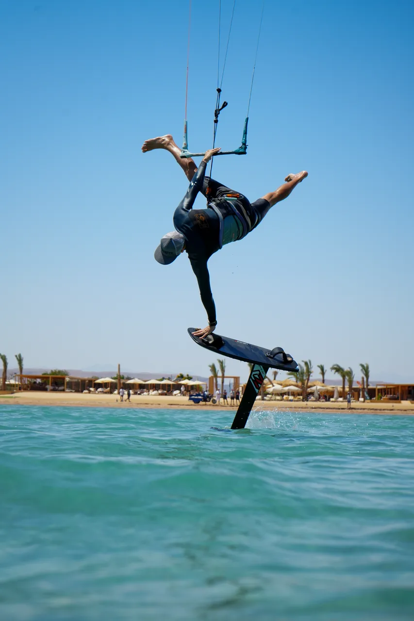Přechod z kitu na hydrofoil — kite a wing koučink v El Gouně